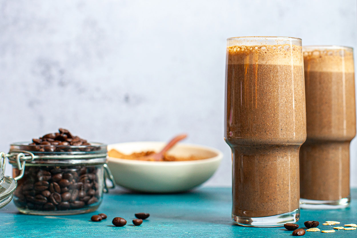 Banana-mocha protein smoothie | Natrel