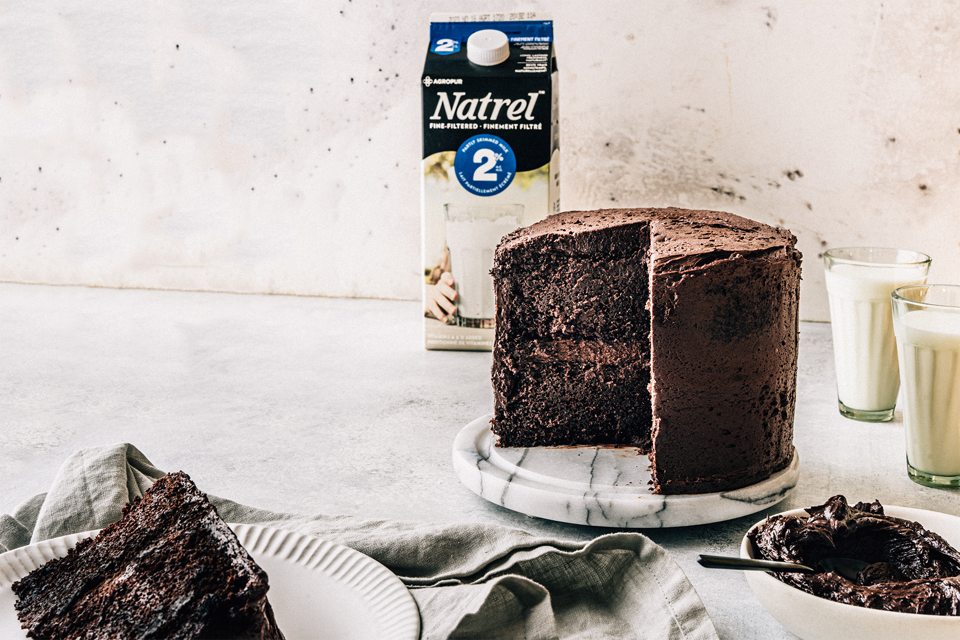 Decadent and moist chocolate cake | Natrel