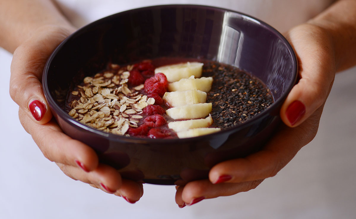 Bowl of acai with fruits | Natrel