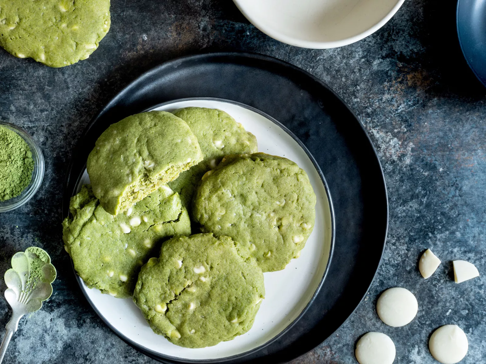 Matcha and white chocolate cookies