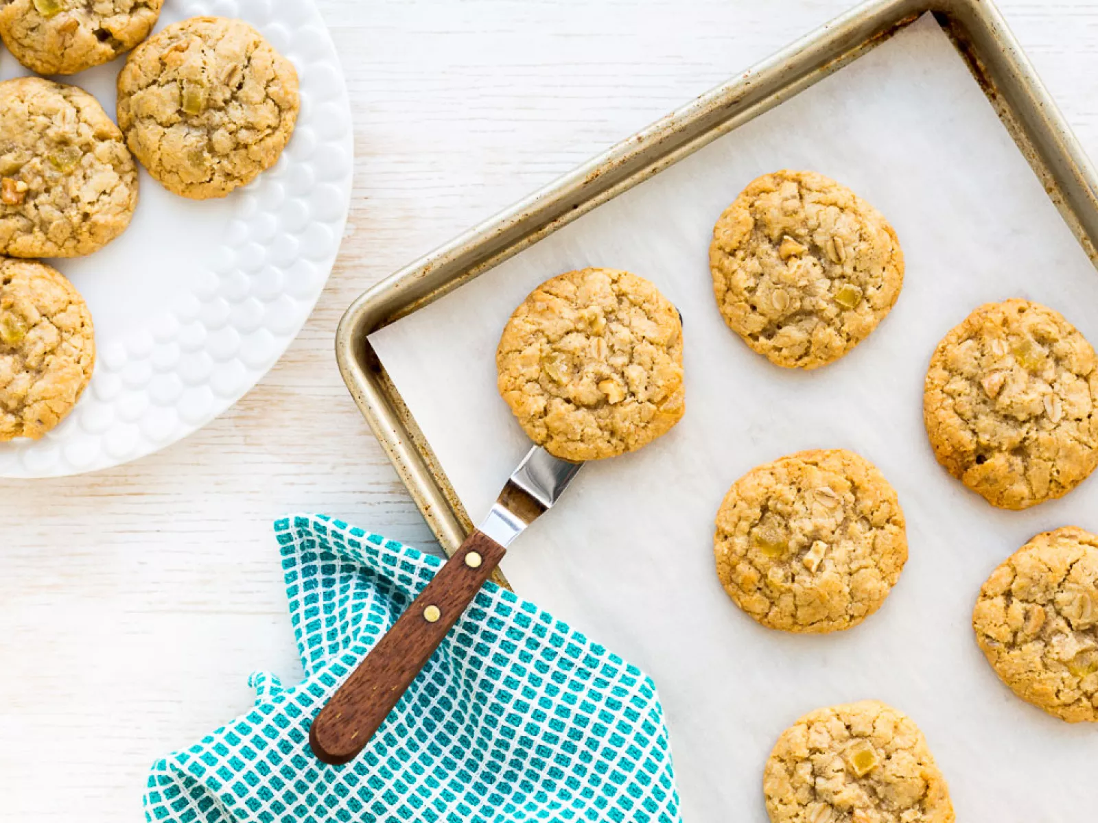 Chewy ginger oatmeal cookies