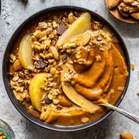 Pumpkin spice smoothie bowl